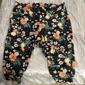 Torrid Size 3 Flower pattern cotton/spandex black capris.